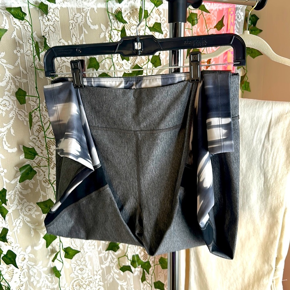 UNDER ARMOUR Womens Heat-Gear Capri Tights